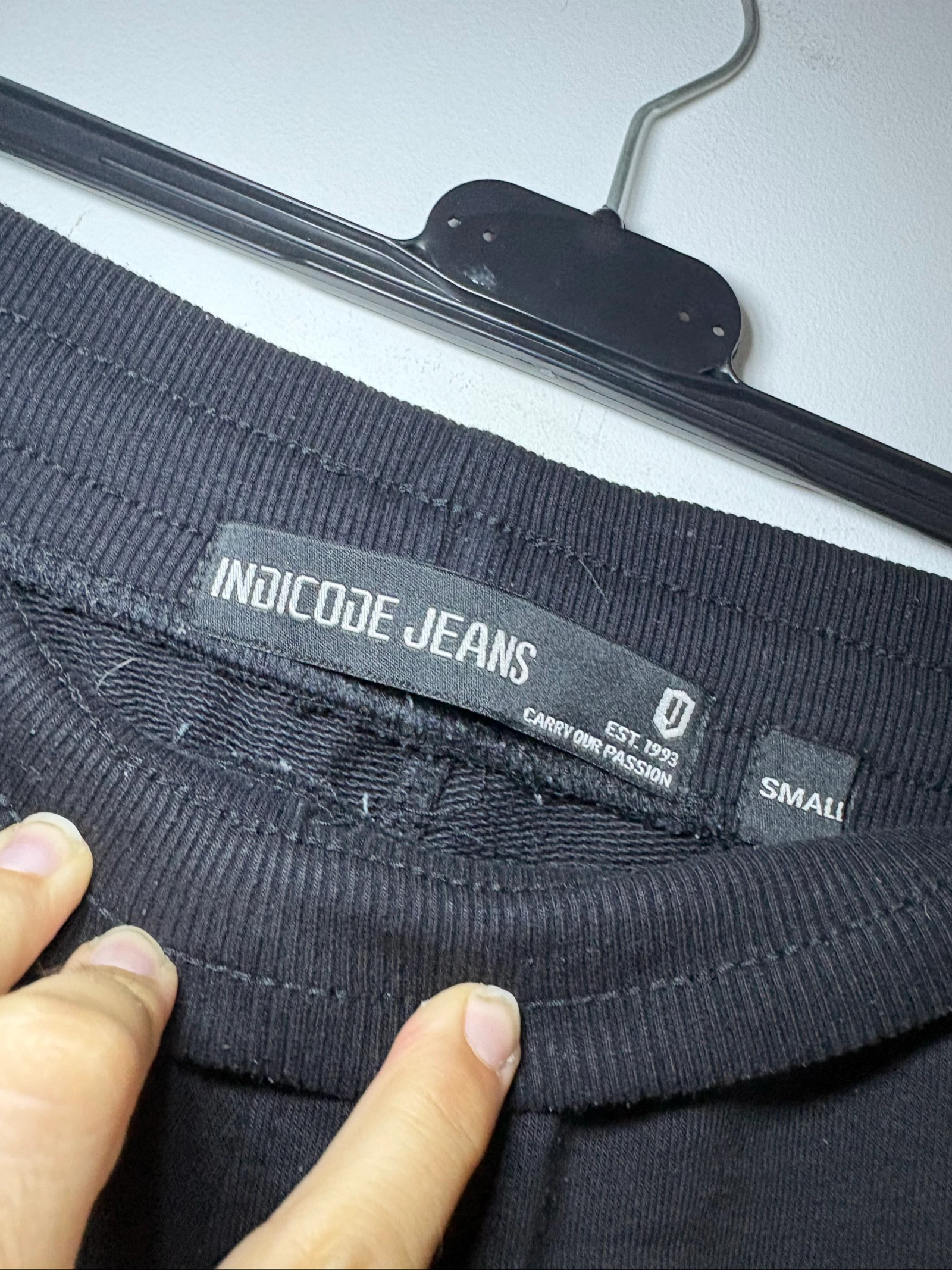 indicode jeans short, size 32, in very good condition, with a slim fit and a regular waistband. Ideal for casual wear. – photo 2
